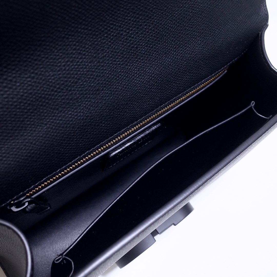 30 Montaigne Bag Black Grained Calfskin